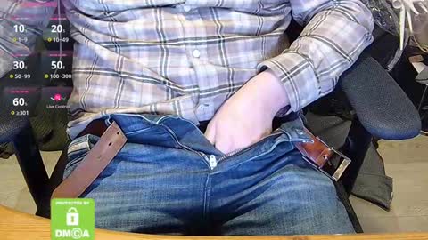 Snapshot of sneakybill82 chatting on February 28, 10:39 pm Sneakybill online show from February 28, 10:39 pm