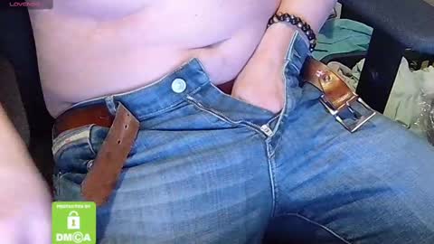 Snapshot of sneakybill82 chatting on March 9, 7:05 pm Sneakybill online show from March 9, 7:05 pm