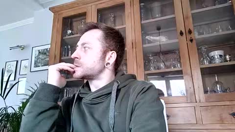 snoecks online show from March 1, 2:21 pm