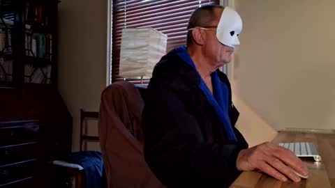 Snapshot of snooty05 chatting on January 27, 9:44 am Snooty online show from January 27, 9:44 am