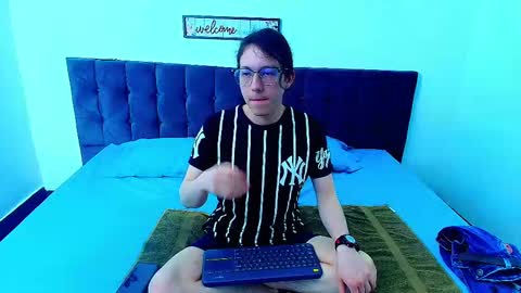 Snapshot of snowyx_ chatting on September 27, 11:13 pm Snowyx  online show from September 27, 11:13 pm
