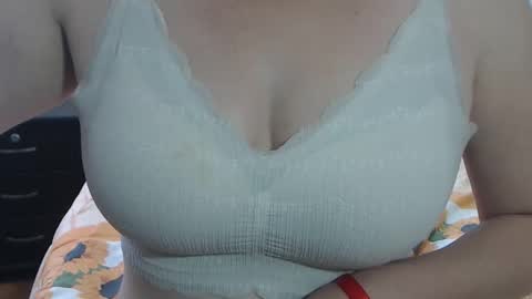 Sofa Castellanos online show from April 12, 12:42 pm