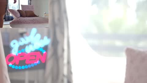 Sofi Mora online show from November 5, 3:25 pm