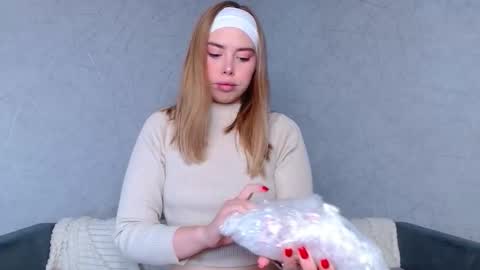 Sofia here online show from September 29, 12:31 am