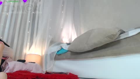 Snapshot of sofiabaileys chatting on February 28, 6:20 pm    Sofia      welcome to my room      online show from February 28, 6:20 pm