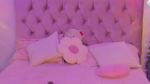 sofiabloomm online show from May 5, 10:26 pm