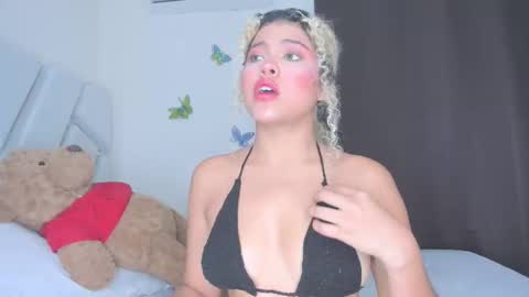 sofiacastillo01 online show from April 5, 6:27 pm