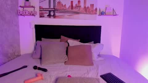 sofialujan_ online show from February 27, 1:09 am