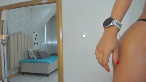 Snapshot of sofiarios04 chatting on February 22, 12:18 pm Sofia  online show from February 22, 12:18 pm