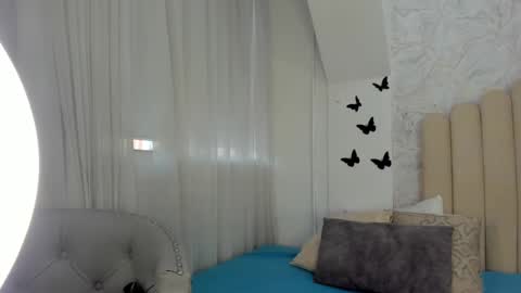 Snapshot of sofiarios04 chatting on February 11, 12:36 pm Sofia  online show from February 11, 12:36 pm