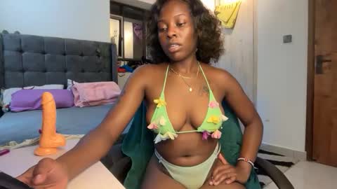 soft_nicole online show from May 4, 11:00 pm