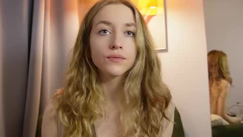 softdreamer_ online show from November 19, 2:27 pm