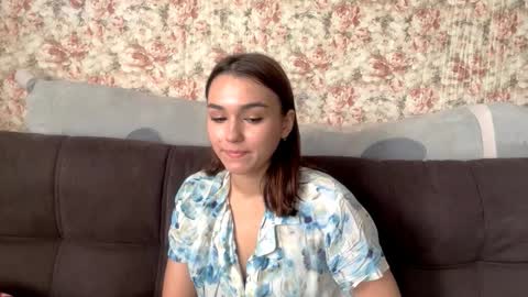 Snapshot of somerfrieler chatting on October 25, 11:31 am Hello My name is Jane  im new model here and little but shy but curious. online show from October 25, 11:31 am