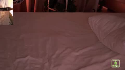 Snapshot of sonalegend_ chatting on October 21, 5:27 pm My name isSonya  online show from October 21, 5:27 pm