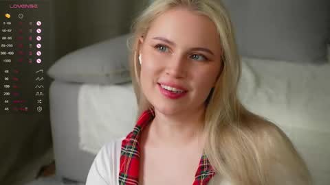 Snapshot of sonyaericsson chatting on October 12, 3:15 pm Eva 3 online show from October 12, 3:15 pm