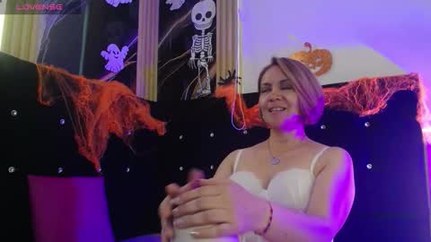 sophia_lane_ online show from October 29, 2:30 pm