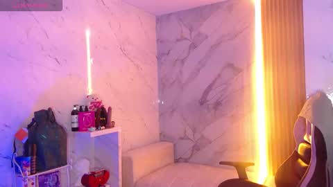 Sophia online show from December 2, 1:42 pm