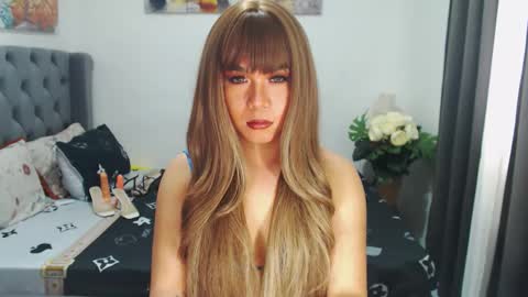 sophia will  make u day  online show from December 2, 4:35 am