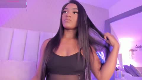 SophiaSmiths online show from November 18, 9:40 pm