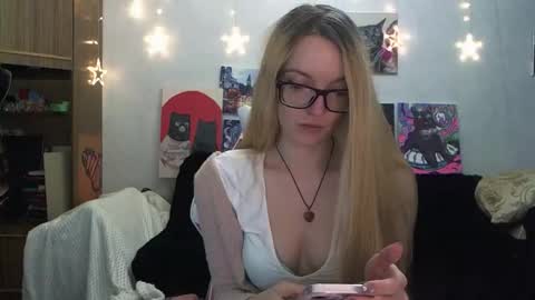 Snapshot of sophiasonata chatting on September 23, 8:37 pm SophiaSonata online show from September 23, 8:37 pm