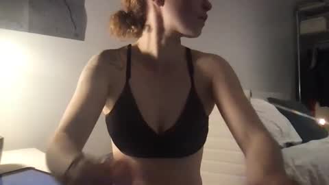 Snapshot of sophie21xoxo chatting on October 5, 1:58 am sophie21xoxo online show from October 5, 1:58 am