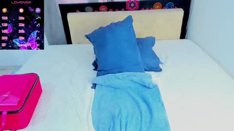 Snapshot of sophie__walker chatting on December 21, 4:36 pm Sophia online show from December 21, 4:36 pm
