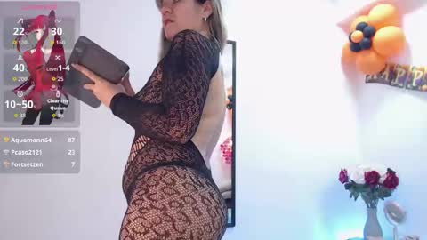 Snapshot of sophie_benett chatting on October 20, 11:54 pm Sophie online show from October 20, 11:54 pm