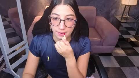 sophie_jones_b online show from June 4, 12:44 pm