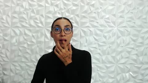 sophie_willow online show from May 1, 7:30 pm