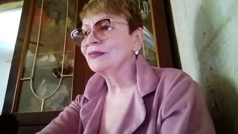 SophieBurnsX online show from May 20, 9:05 am