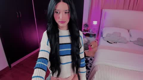 Snapshot of sophiecornett chatting on December 5, 12:06 pm    online show from December 5, 12:06 pm