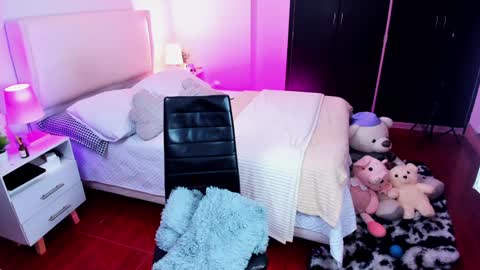 Snapshot of sophiecornett chatting on December 7, 4:48 am    online show from December 7, 4:48 am