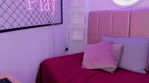 Sophie  online show from October 2, 3:00 pm