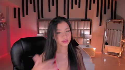 Sophie Houston online show from April 9, 6:19 am