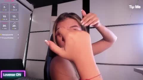 sophiewatson_ online show from July 24, 5:21 pm