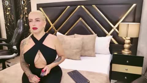 SophieWinslow online show from April 23, 12:13 pm