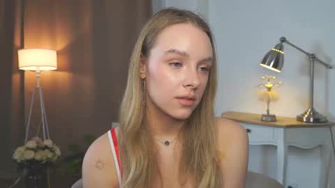 Anna online show from March 25, 1:18 pm