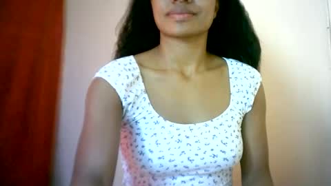 sourayaa online show from June 18, 10:09 am