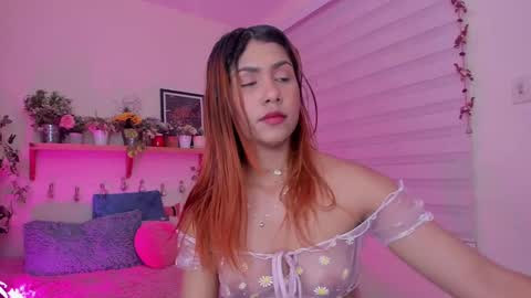 Sarah Valentina online show from February 11, 9:53 am