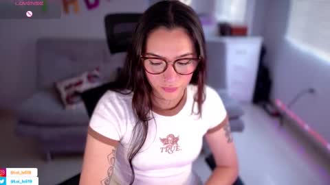 Snapshot of soyabby_ chatting on March 8, 10:02 pm Luisa    online show from March 8, 10:02 pm