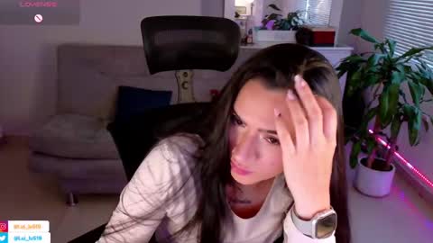 Snapshot of soyabby_ chatting on February 19, 10:53 pm Luisa    online show from February 19, 10:53 pm