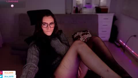 Snapshot of soyabby_ chatting on March 1, 7:41 am Luisa    online show from March 1, 7:41 am