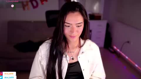 Snapshot of soyabby_ chatting on March 6, 12:21 am Luisa    online show from March 6, 12:21 am