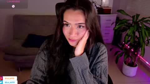 Snapshot of soyabby_ chatting on February 22, 11:24 pm Luisa    online show from February 22, 11:24 pm