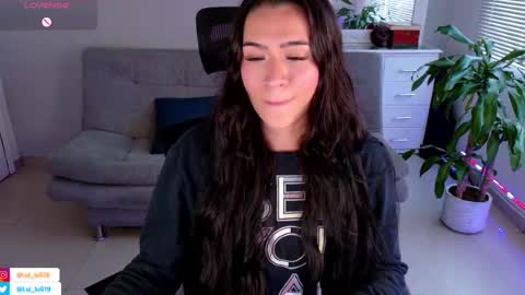 Snapshot of soyabby_ chatting on February 17, 9:21 pm Luisa    online show from February 17, 9:21 pm