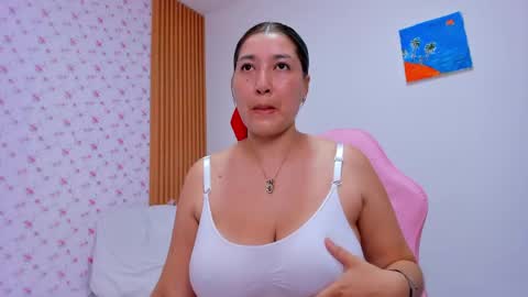 SoyQueen online show from April 18, 6:15 am