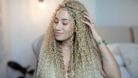 brisa  s online show from February 8, 2:15 am