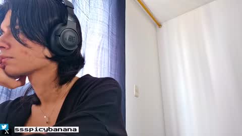 Snapshot of spaiseebuhnaanuh chatting on March 8, 5:11 pm Roger online show from March 8, 5:11 pm