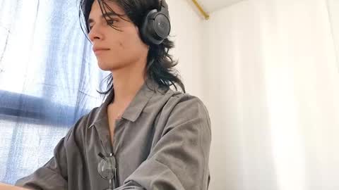 Snapshot of spaiseebuhnaanuh chatting on March 5, 7:27 pm Roger online show from March 5, 7:27 pm