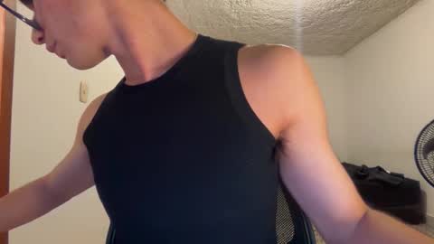 Snapshot of spaiseebuhnaanuh chatting on October 30, 9:43 am Roger online show from October 30, 9:43 am